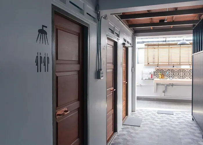 Hostal Liaw Base House *