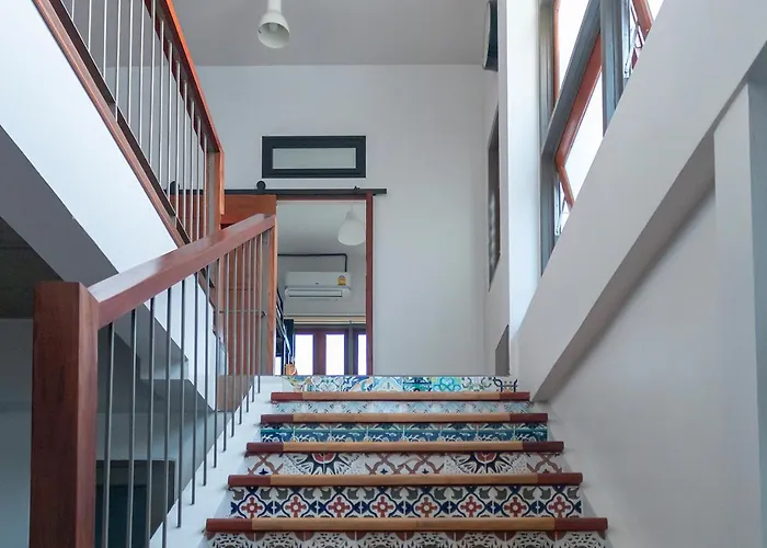 Liaw Base House Hostal