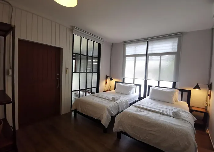 Hostal Liaw Base House *